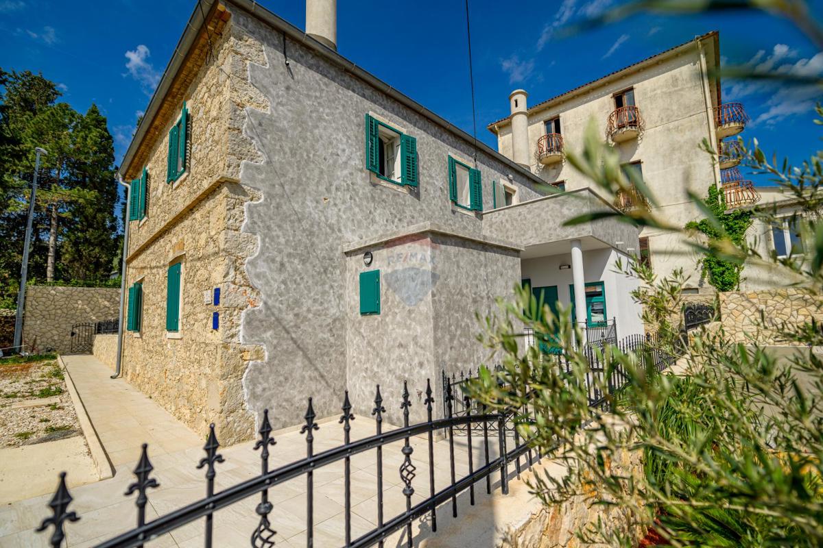 Hiša Nerezine, Mali Lošinj, 384m2