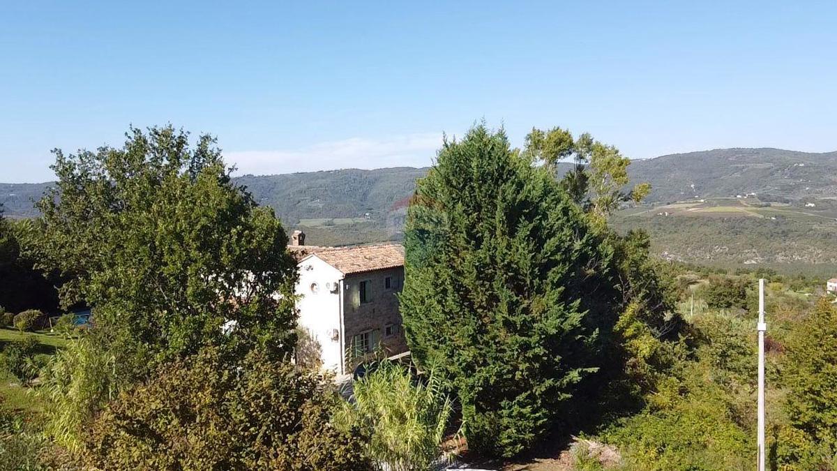 Stavbno zemljišče Vižinada, 895m2