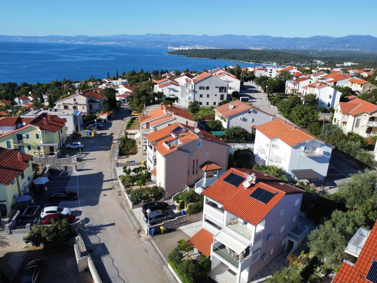 Krk, Njivice – hiša z razgledom in 2 apartmaja