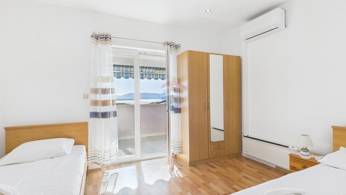 Krk, Njivice – hiša z razgledom in 2 apartmaja