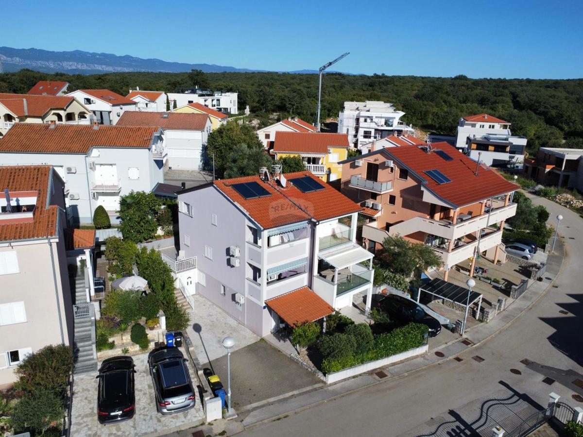 Krk, Njivice – hiša z razgledom in 2 apartmaja