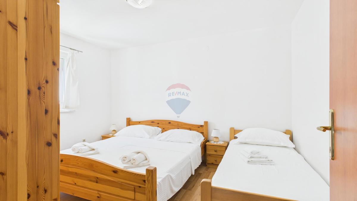 Krk, Njivice – hiša z razgledom in 2 apartmaja