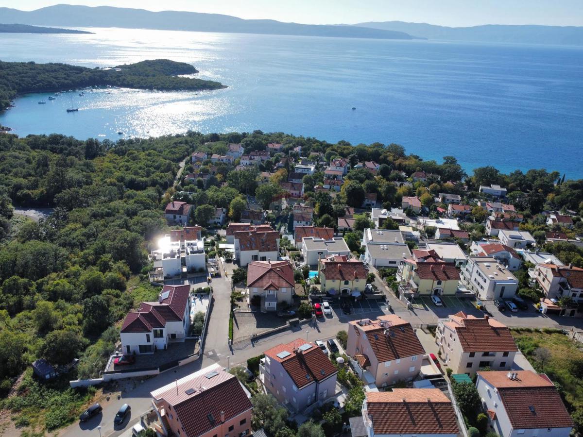 Krk, Njivice – hiša z razgledom in 2 apartmaja