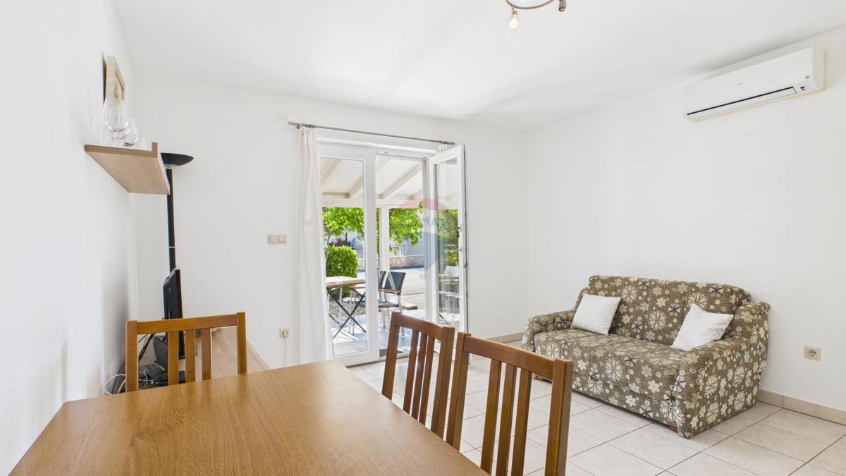 Krk, Njivice – hiša z razgledom in 2 apartmaja