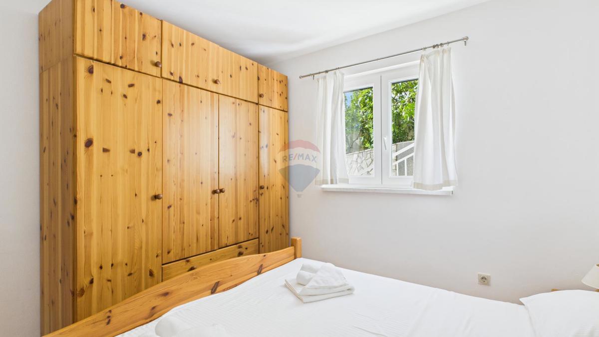 Krk, Njivice – hiša z razgledom in 2 apartmaja