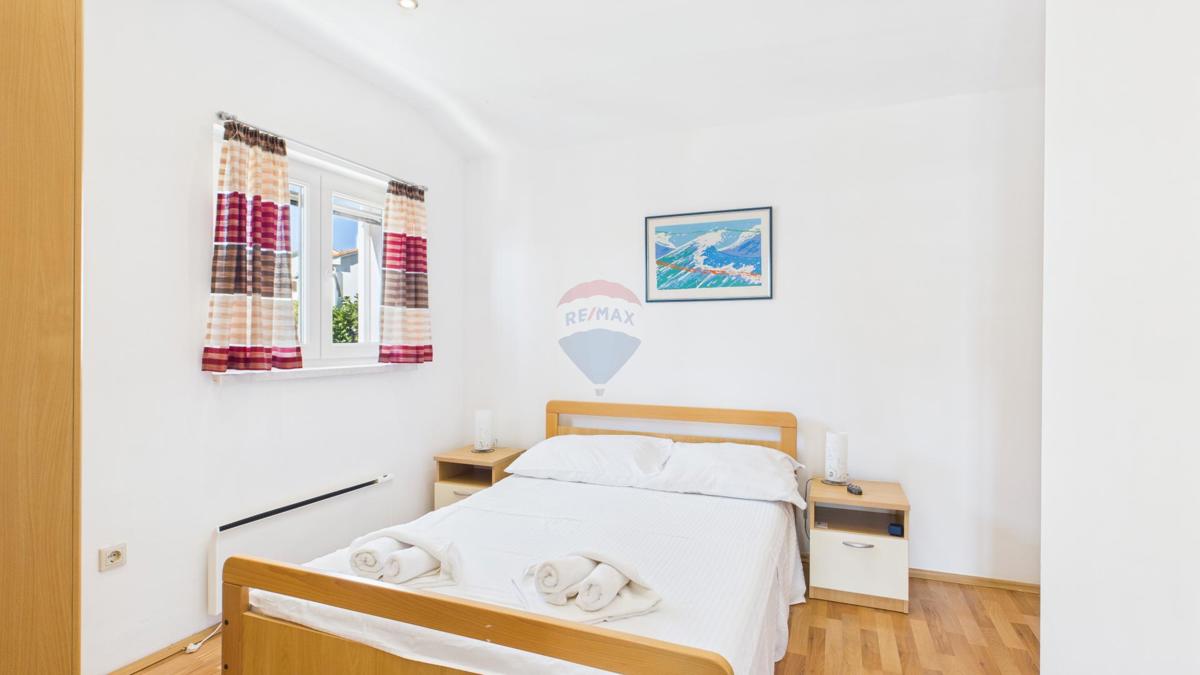 Krk, Njivice – hiša z razgledom in 2 apartmaja