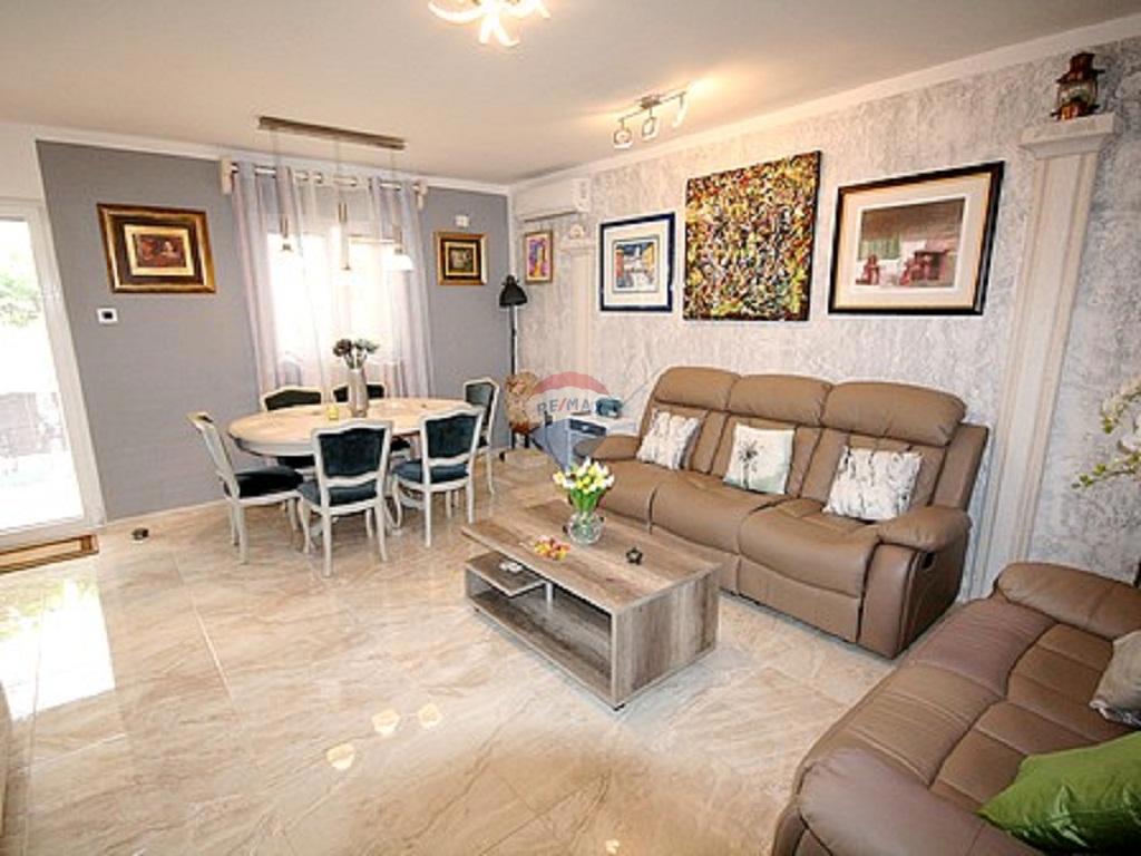 Stanovanje/Apartma Fažana, 203m2