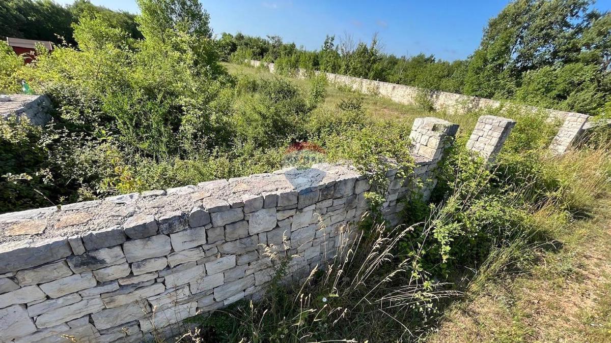 Stavbno zemljišče Svetvinčenat, 1.594m2