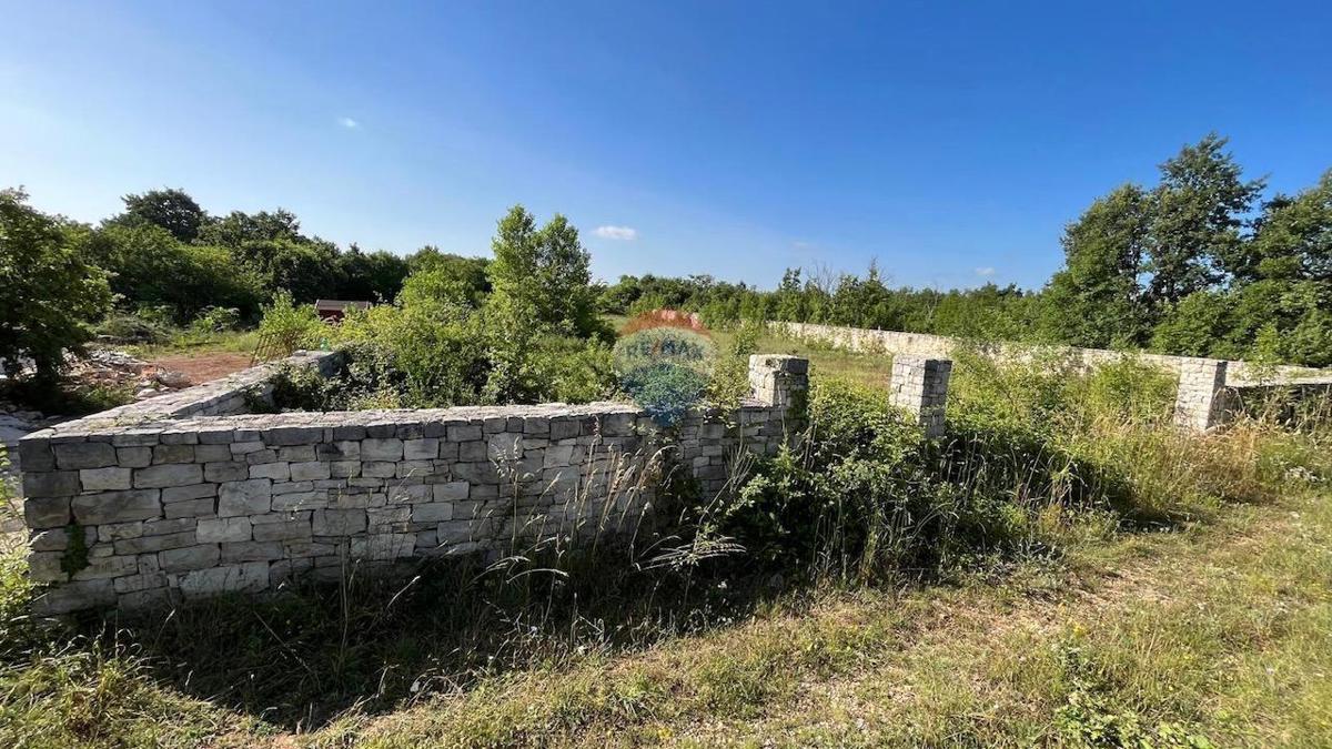 Stavbno zemljišče Svetvinčenat, 1.594m2