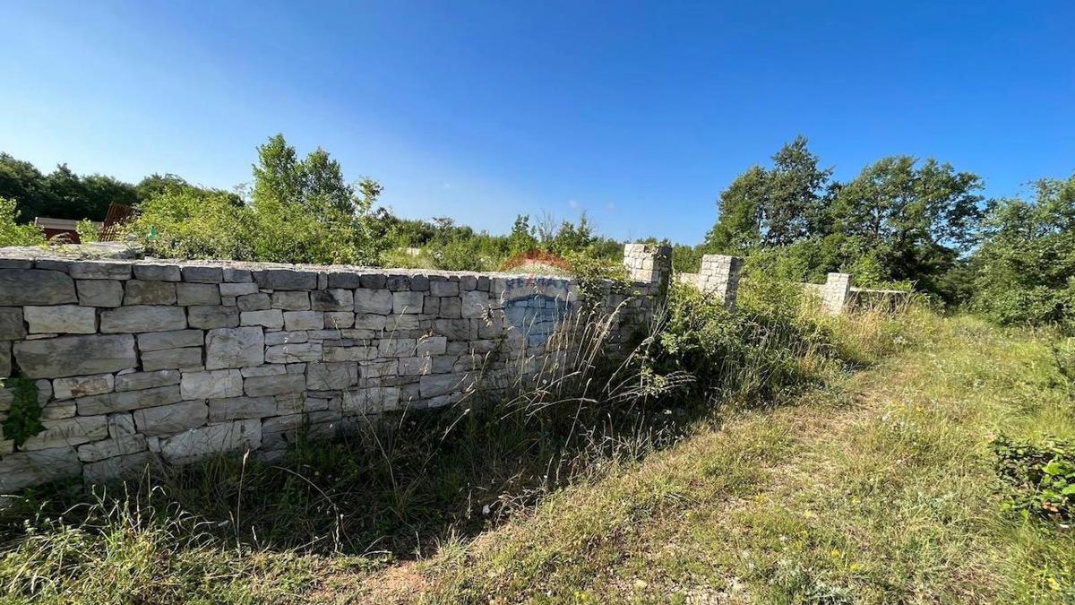 Stavbno zemljišče Svetvinčenat, 1.594m2