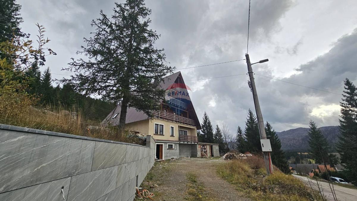 Hiša Ravna Gora, 350m2