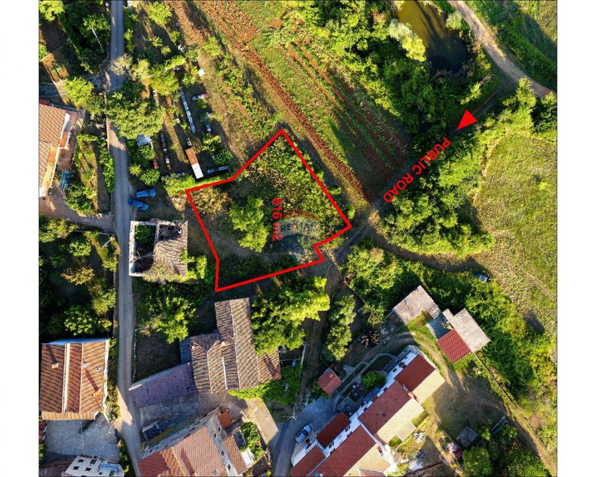 Stavbno zemljišče Vižinada, 816m2