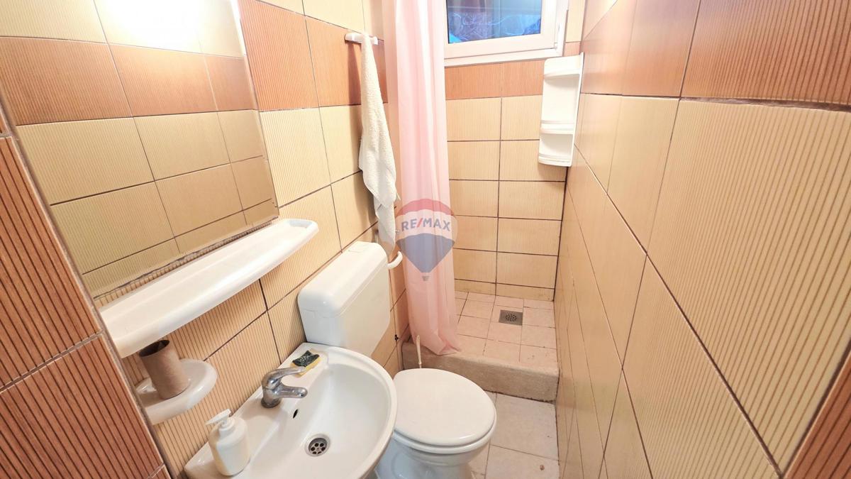 Medulin, Premantura | Kuća 52m2, terasa, tri parkirna mjesta i garaža