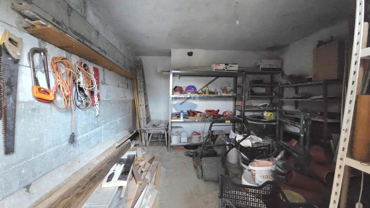 Medulin, Premantura | Kuća 52m2, terasa, tri parkirna mjesta i garaža