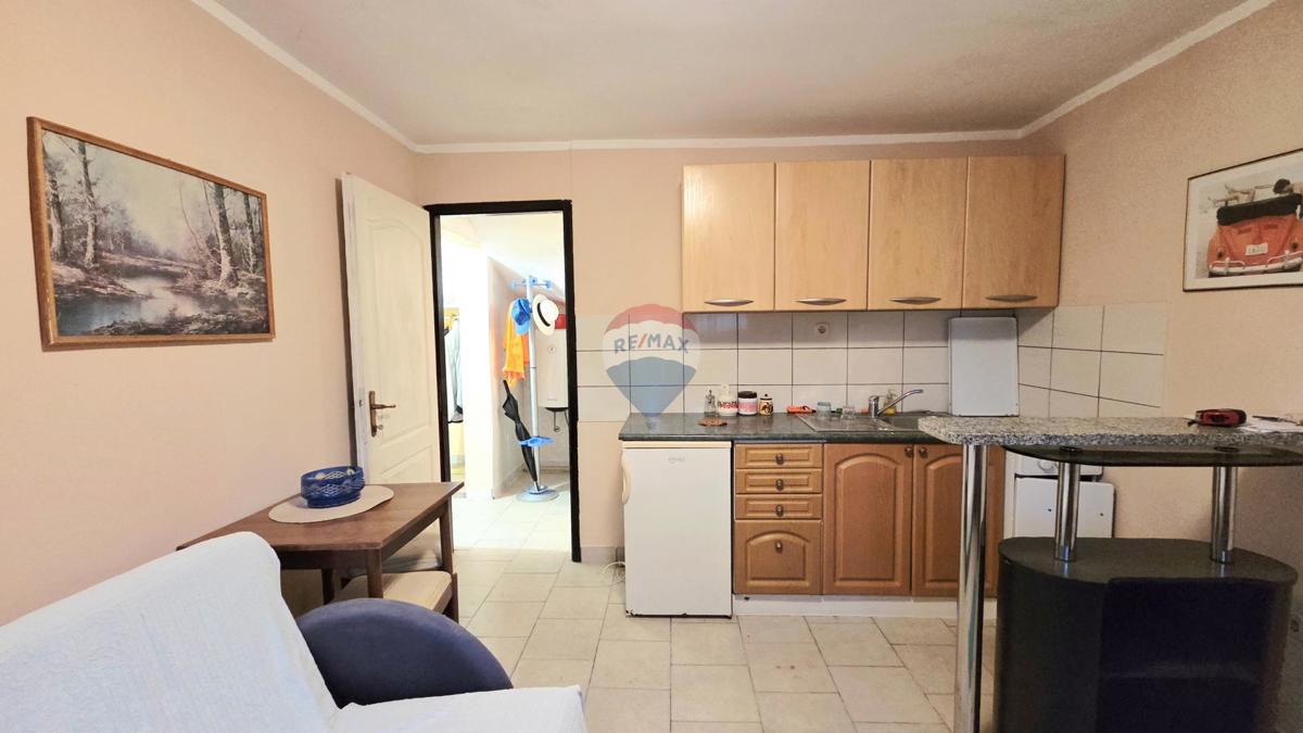 Medulin, Premantura | Kuća 52m2, terasa, tri parkirna mjesta i garaža