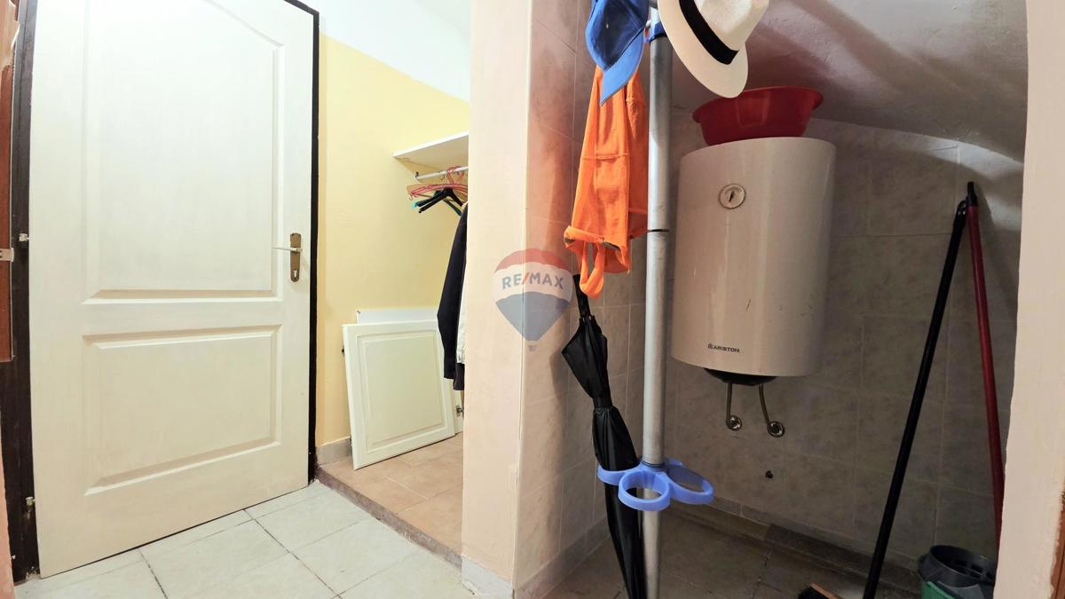 Medulin, Premantura | Kuća 52m2, terasa, tri parkirna mjesta i garaža