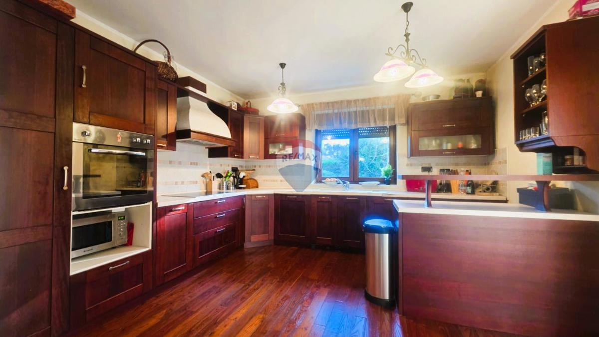 Punta, Umag – Luksuzna Vila, Druga Vrsta od Morja