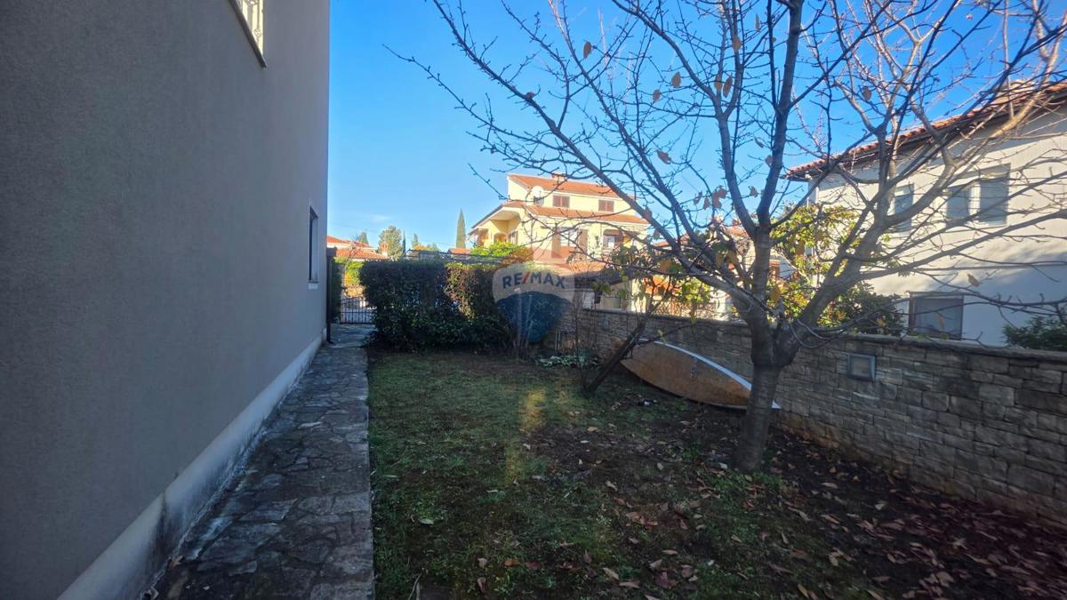 Punta, Umag – Luksuzna Vila, Druga Vrsta od Morja