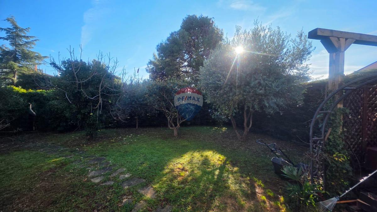 Punta, Umag – Luksuzna Vila, Druga Vrsta od Morja