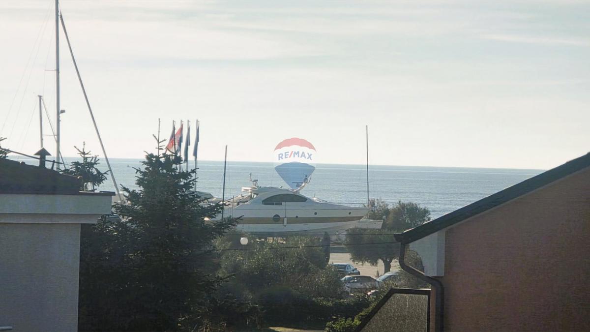 Punta, Umag – Luksuzna Vila, Druga Vrsta od Morja