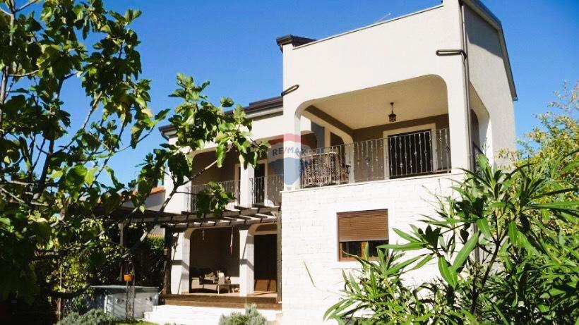 Punta, Umag – Luksuzna Vila, Druga Vrsta od Morja