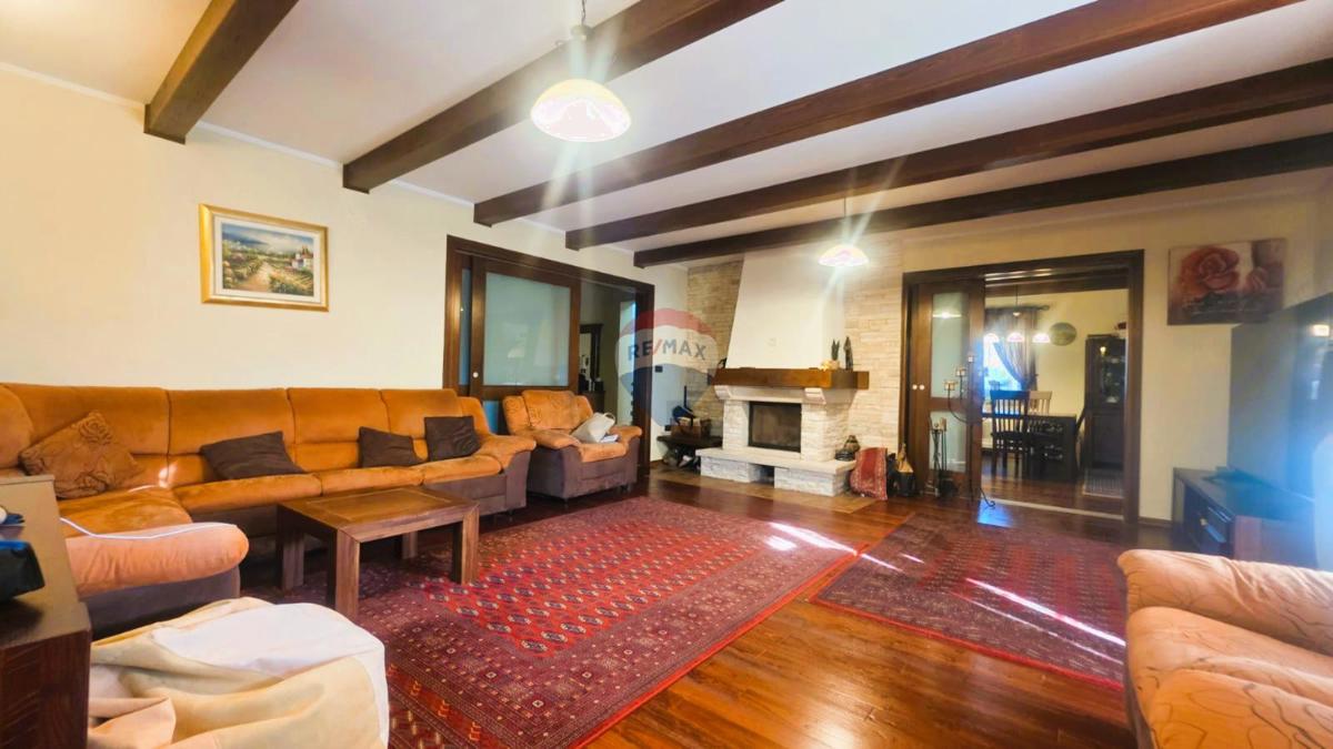 Punta, Umag – Luksuzna Vila, Druga Vrsta od Morja