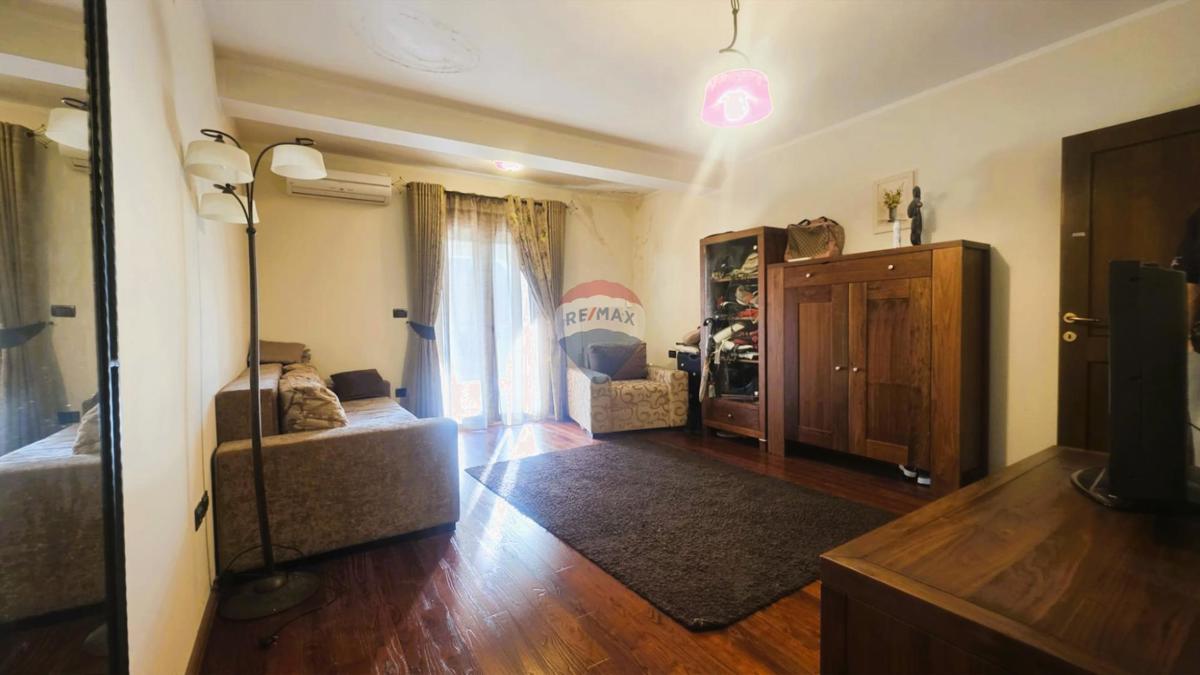 Punta, Umag – Luksuzna Vila, Druga Vrsta od Morja