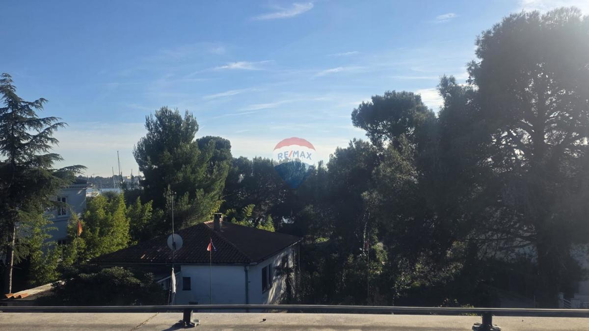 Punta, Umag – Luksuzna Vila, Druga Vrsta od Morja