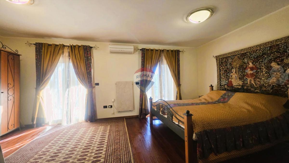 Punta, Umag – Luksuzna Vila, Druga Vrsta od Morja