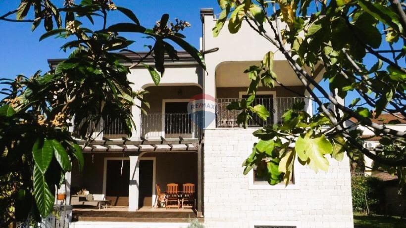 Punta, Umag – Luksuzna Vila, Druga Vrsta od Morja