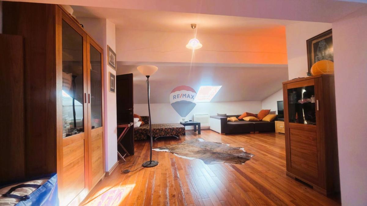 Punta, Umag – Luksuzna Vila, Druga Vrsta od Morja