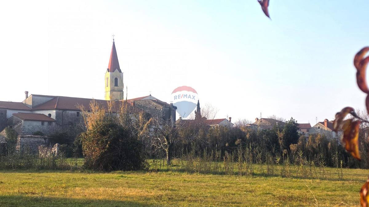 Stavbno zemljišče Brtonigla, 881m2