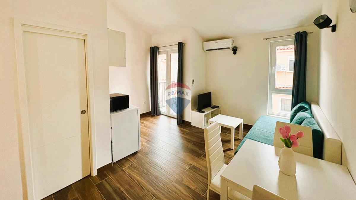 Enosobno stanovanje v bližini morja, Novigrad