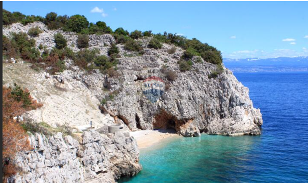 ISTRA, PLOMIN - 2 gradbeni parceli s projektom in pogledom na morje