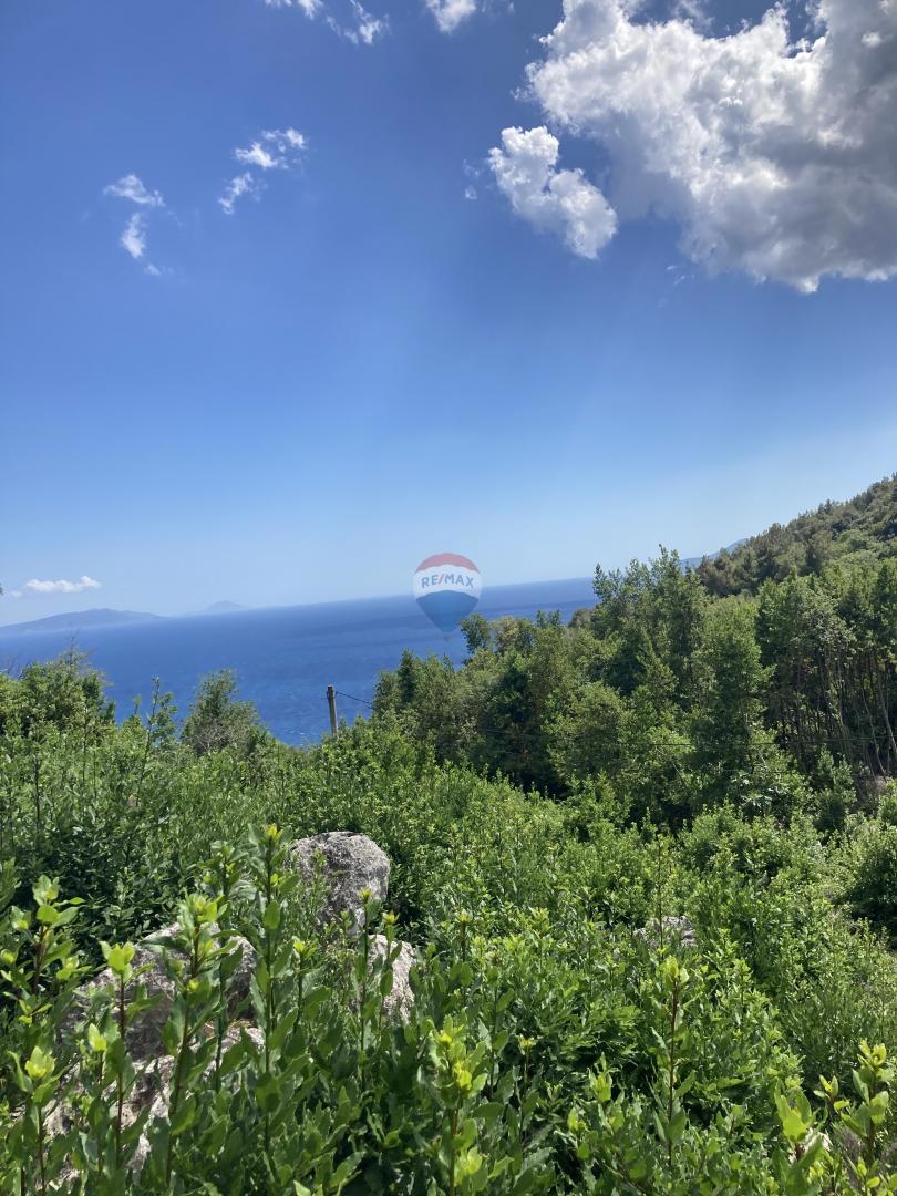 ISTRA, PLOMIN - 2 gradbeni parceli s projektom in pogledom na morje