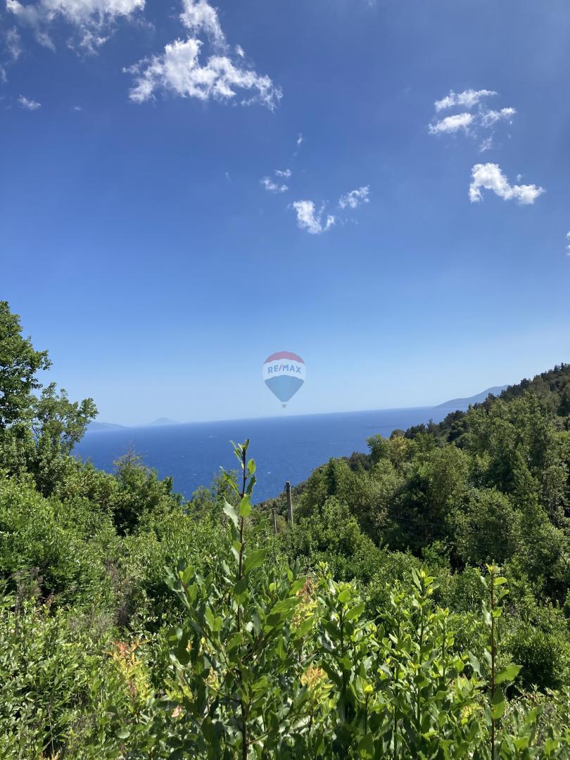 ISTRA, PLOMIN - 2 gradbeni parceli s projektom in pogledom na morje