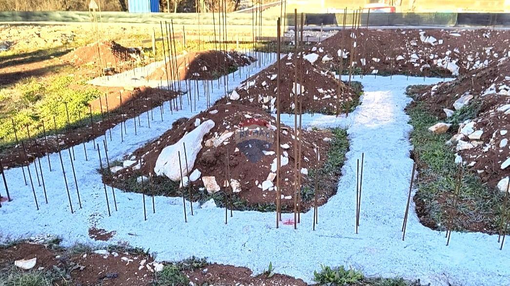 Stavbno zemljišče Momjan, Buje, 976m2