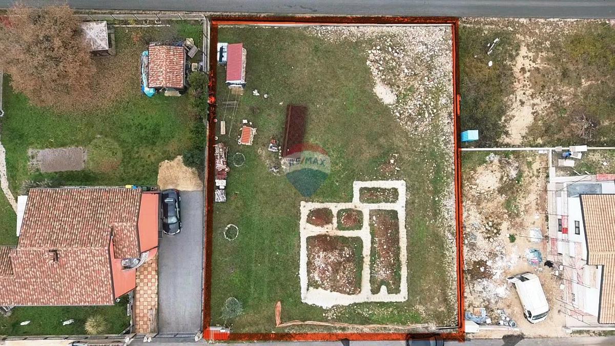 Stavbno zemljišče Momjan, Buje, 976m2