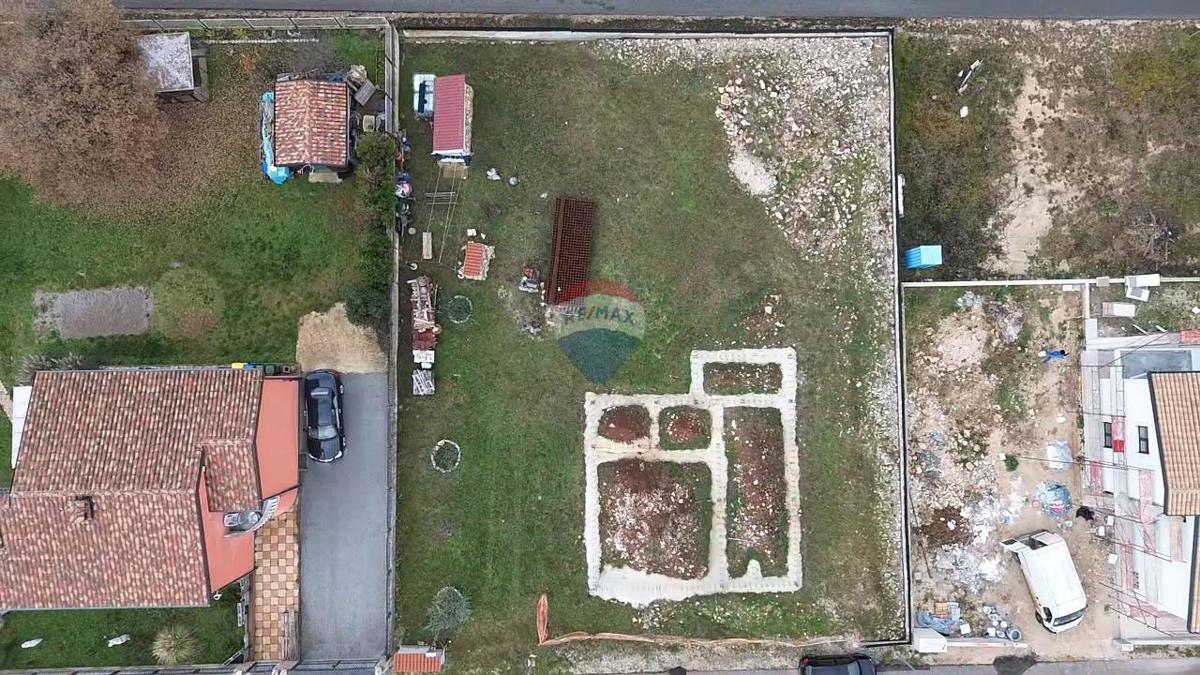 Stavbno zemljišče Momjan, Buje, 976m2