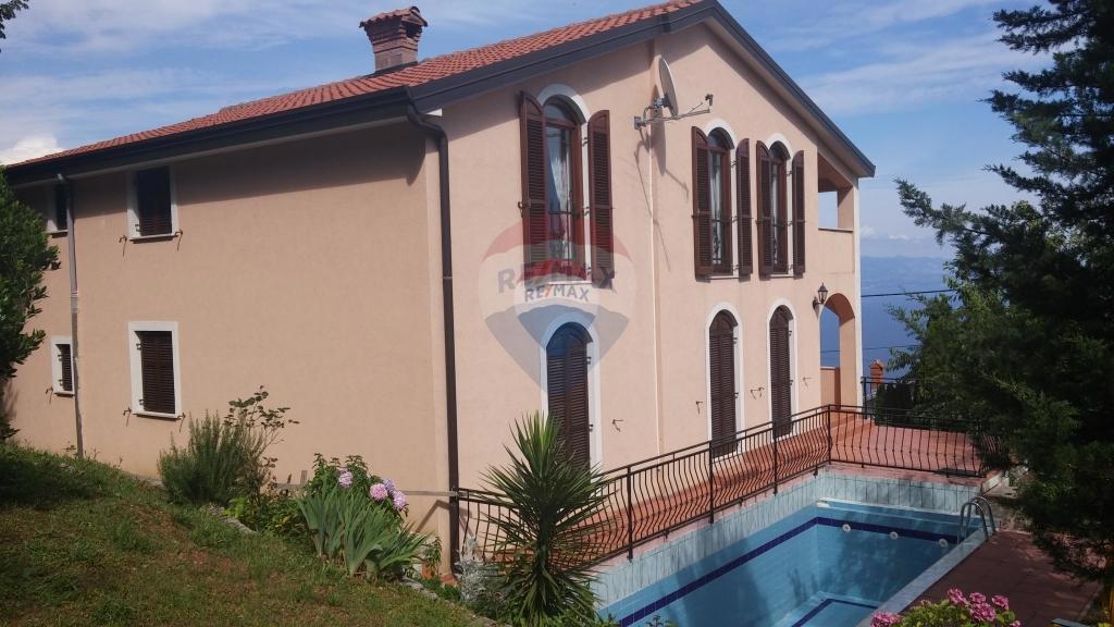 Hiša Poljane, Opatija - Okolica, 332m2