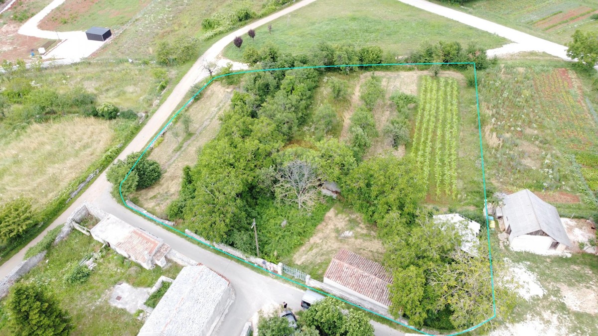 ISTRIA, ŽMINJ - Building plot 3200 m2, possible subdivision