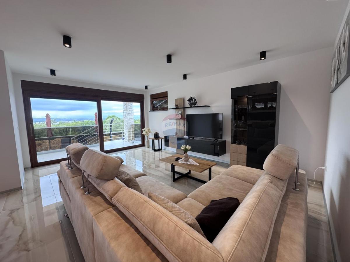 Hiša Malinska, Malinska-Dubašnica, 275m2