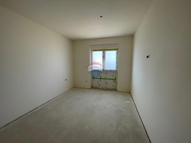 Otok Krk, Malinska, dvojček v izgradnji, 165 m2, pogled na morje