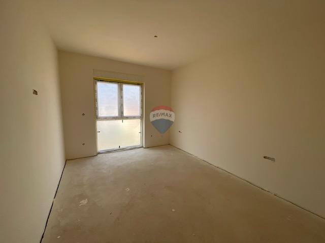 Otok Krk, Malinska, dvojček v izgradnji, 165 m2, pogled na morje