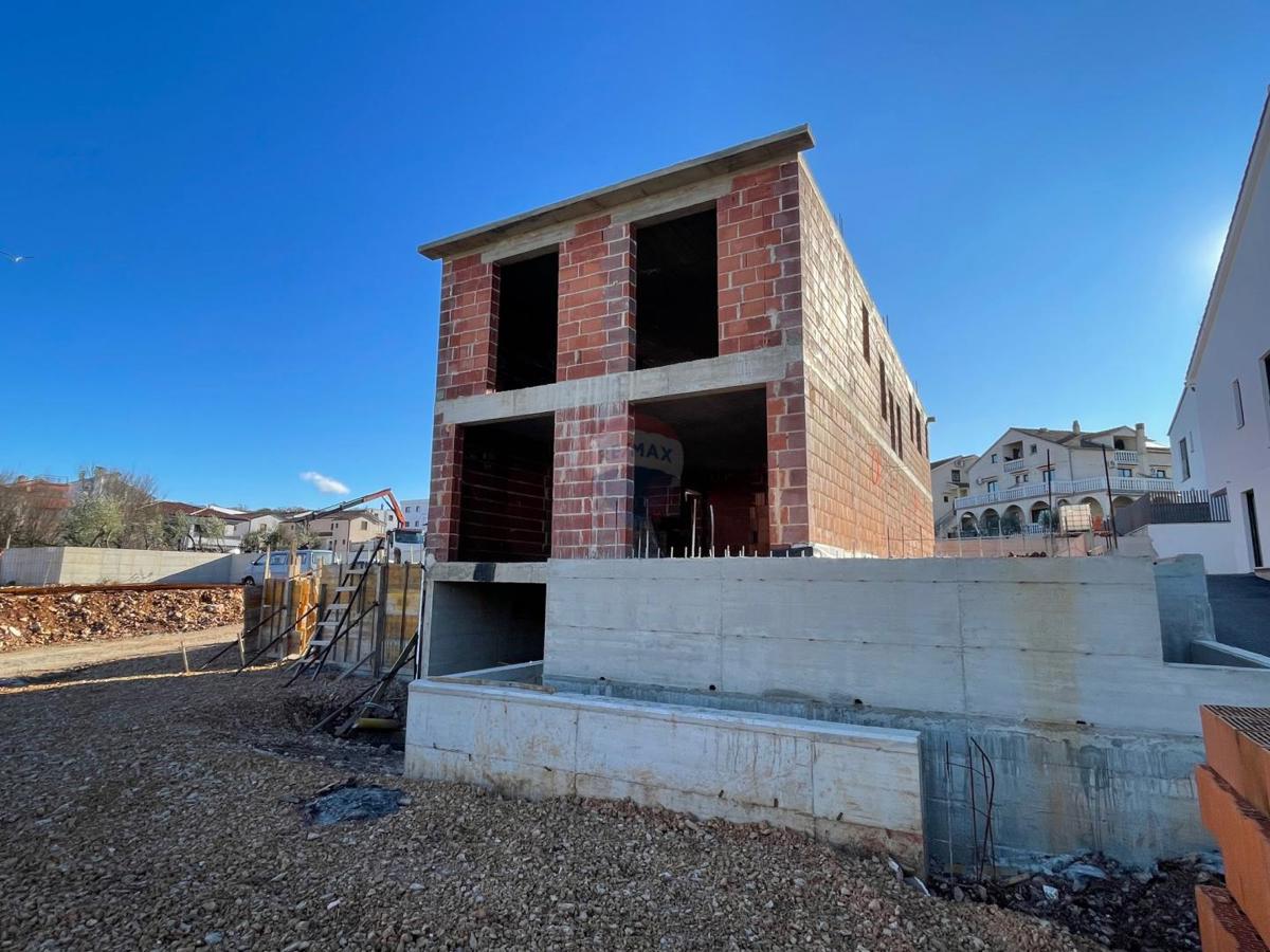 Otok Krk, Malinska, dvojček v izgradnji, 165 m2, pogled na morje