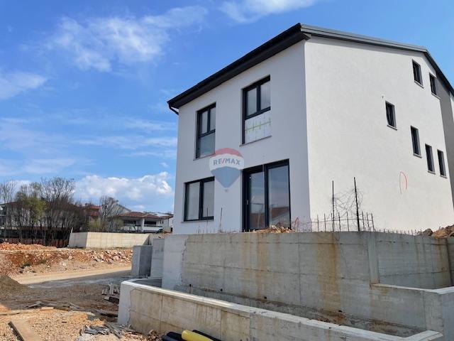 Otok Krk, Malinska, dvojček v izgradnji, 165 m2, pogled na morje