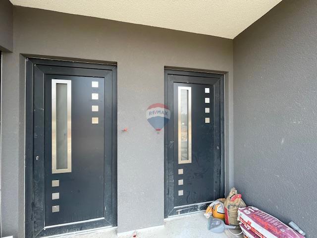 Otok Krk, Malinska, dvojček v izgradnji, 165 m2, pogled na morje