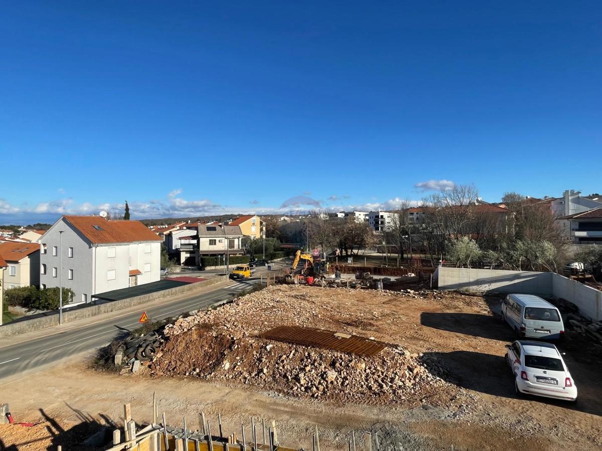 Otok Krk, Malinska, dvojček v izgradnji, 165 m2, pogled na morje