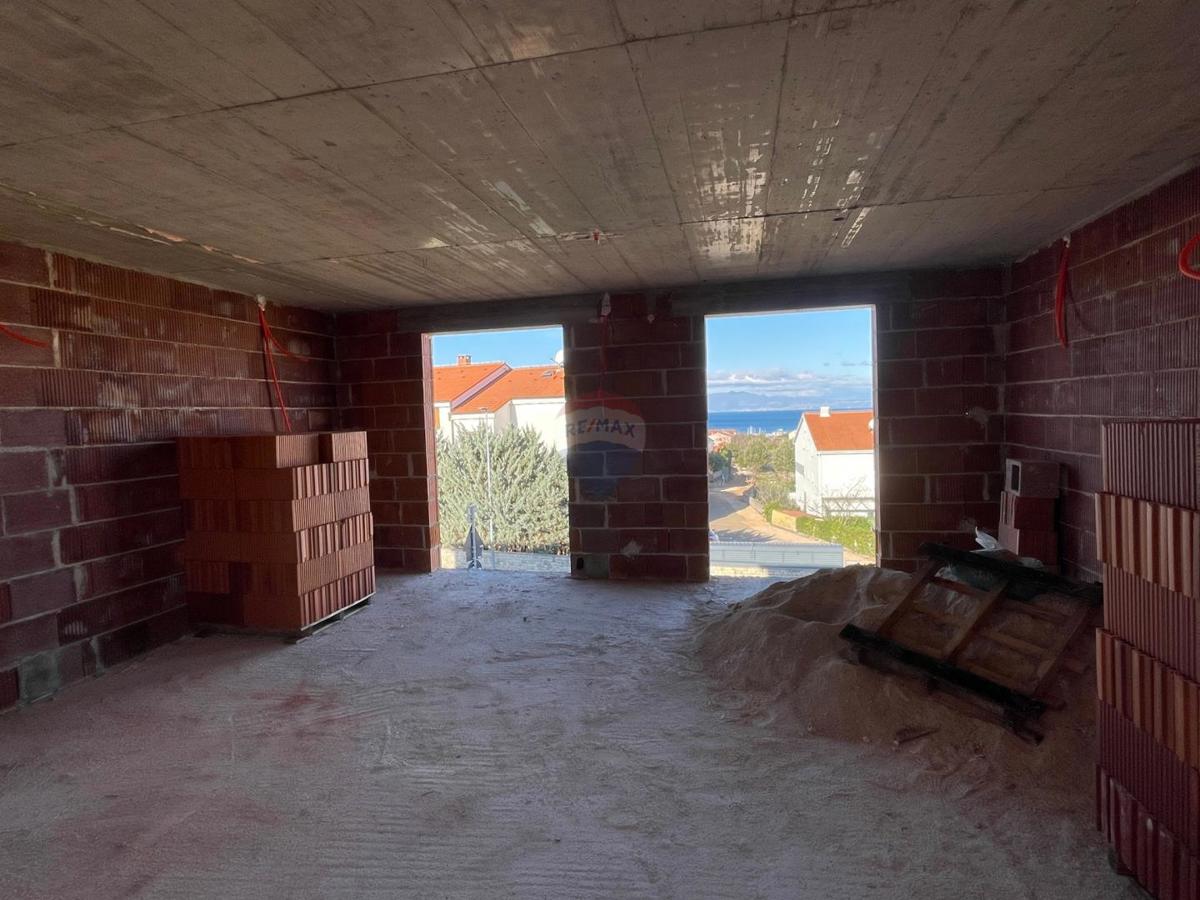 Otok Krk, Malinska, dvojček v izgradnji, 165 m2, pogled na morje