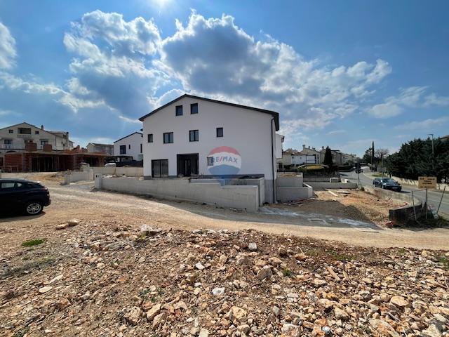 Otok Krk, Malinska, dvojček v izgradnji, 165 m2, pogled na morje